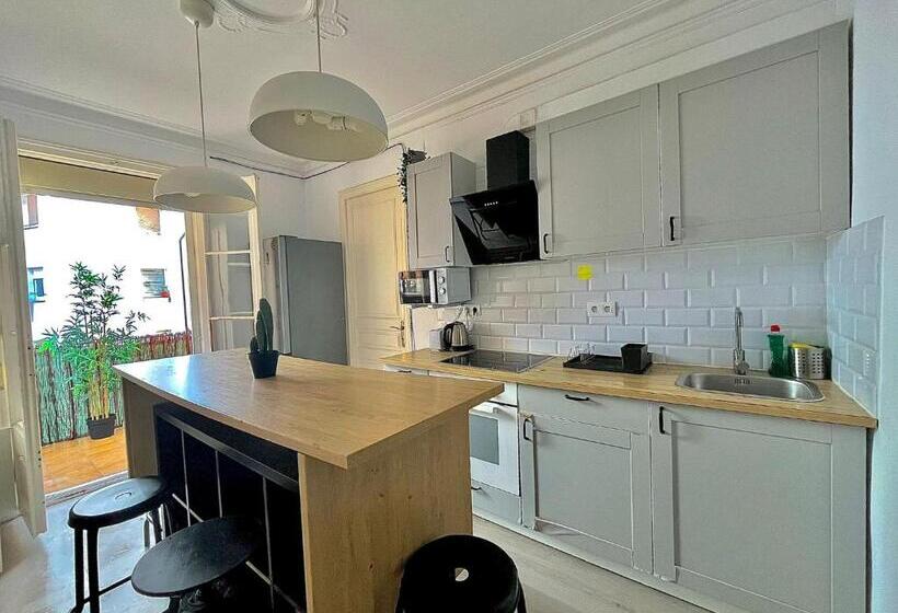 اتاق استاندارد با سرویس بهداشتی مشترک, Private Rooms Near Parallel Av