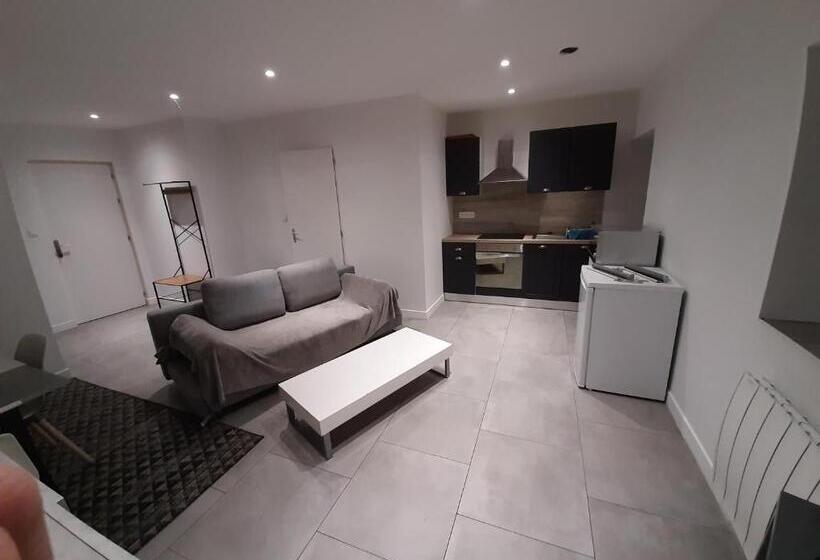 수피리어 스튜디오, La Maison Du Bonheur