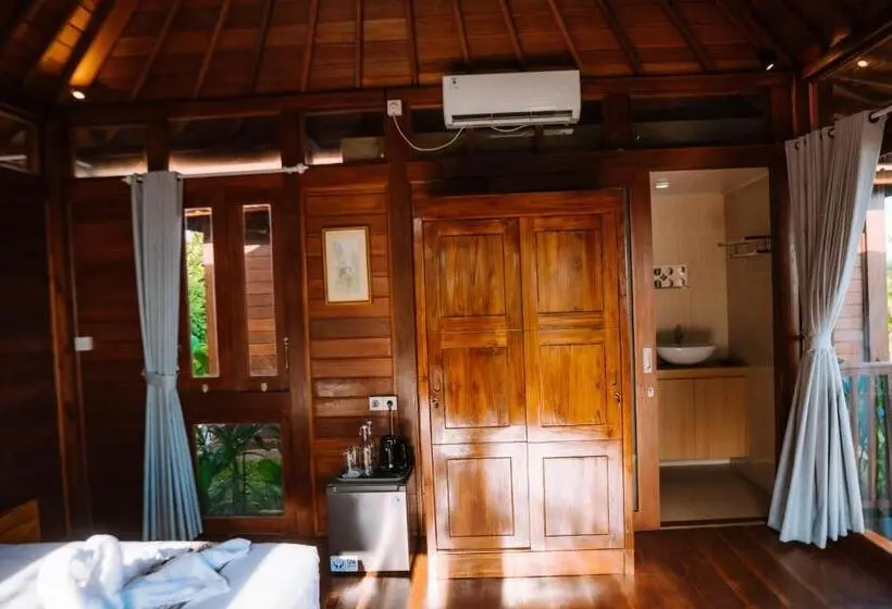 デラックスバンガロー, Green Point Retreats