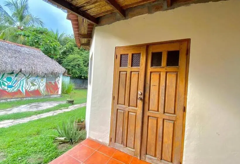 スタンダードトリプルルーム, Room In Cabin   Cabana With Breakfast And Pool On The Beach