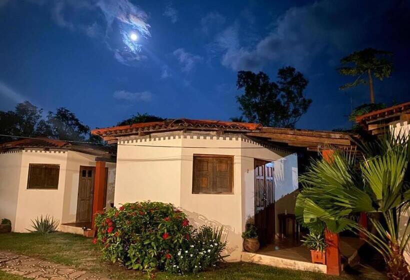 标准三人间, Room In Cabin   Cabana With Breakfast And Pool On The Beach