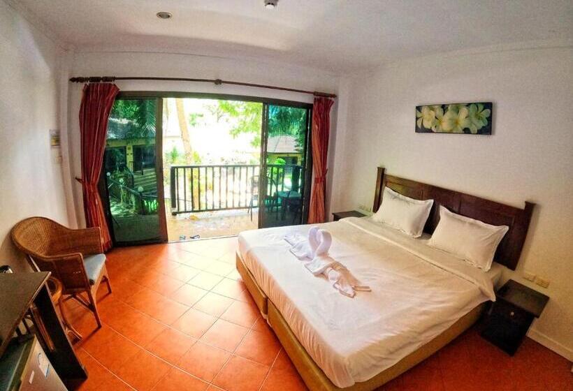 标准间带阳台, Patong Beautiful Pool Villa