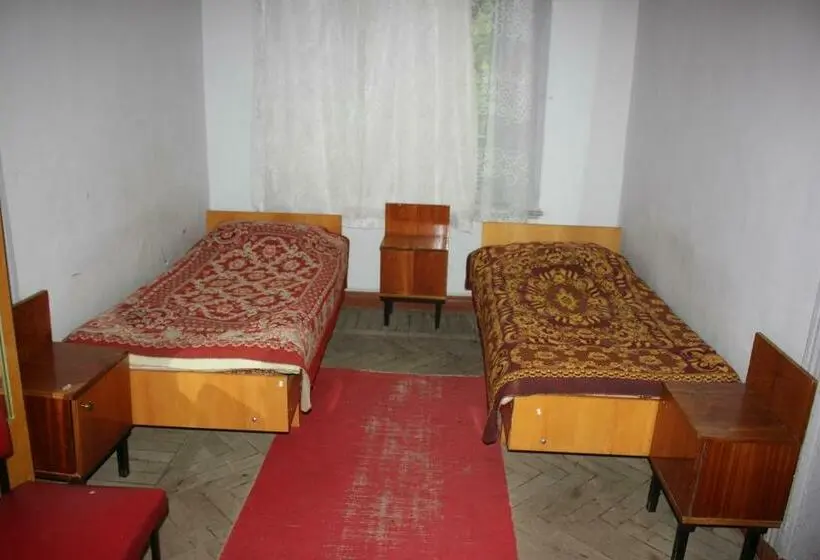 اتاق استاندارد با سرویس بهداشتی مشترک, Firuza Hostel