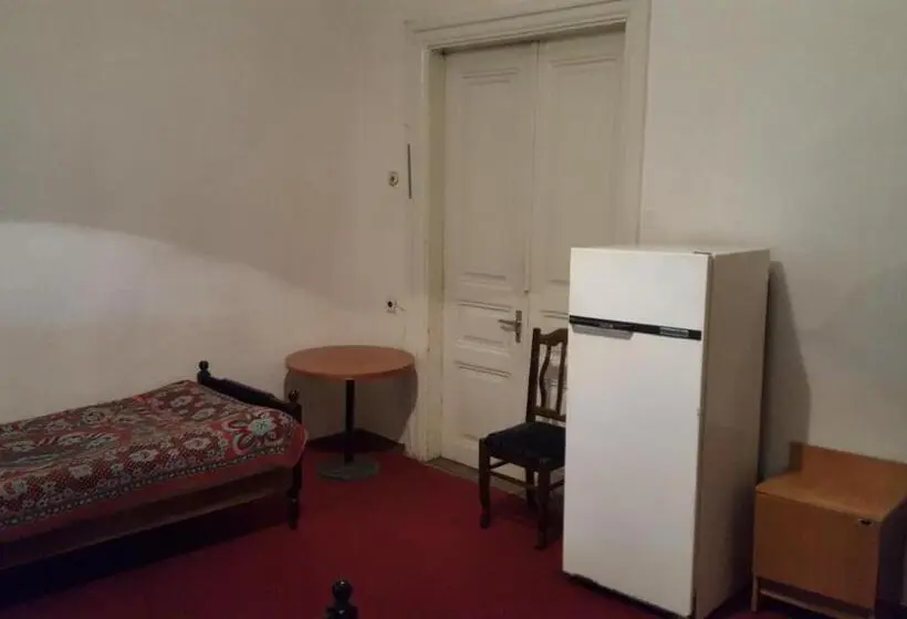 اتاق استاندارد سه تخته با بالکن, Firuza Hostel