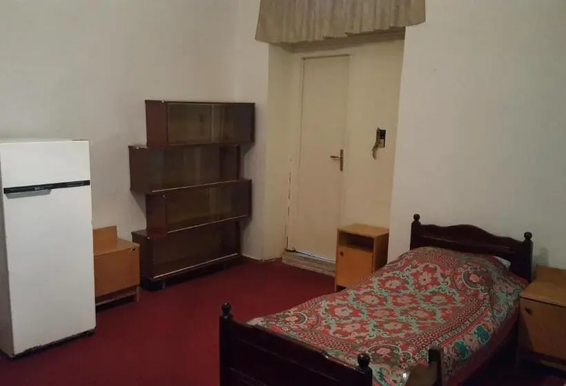 اتاق استاندارد سه تخته با بالکن, Firuza Hostel