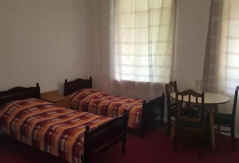 اتاق استاندارد سه تخته با بالکن, Firuza Hostel