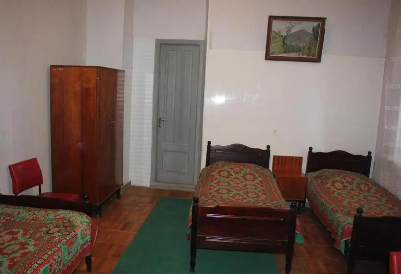 اتاق راحتی سه تخته, Firuza Hostel