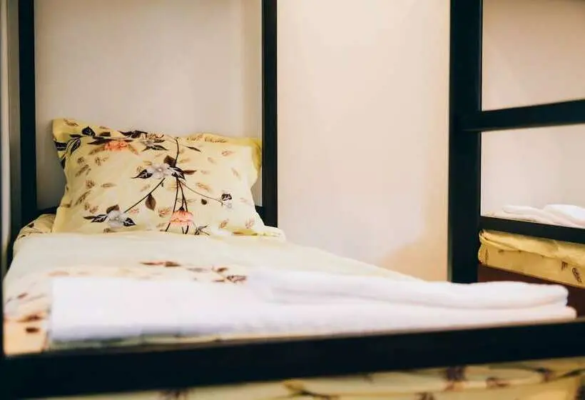Vuode Makuusalissa, Hostelhome
