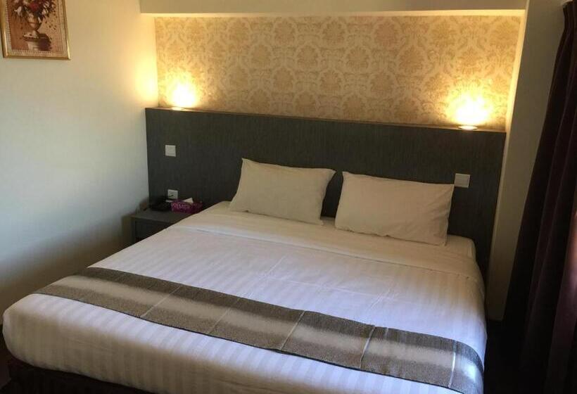 스탠다드 룸 킹사이즈 침대, Check Inn Hotel Tawau