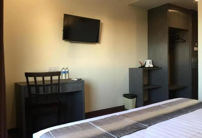 キングサイズベッドのデラックスルーム, Check Inn Hotel Tawau