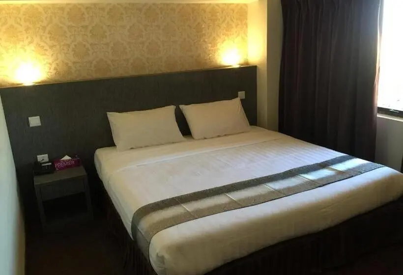 キングサイズベッドのデラックスルーム, Check Inn Hotel Tawau