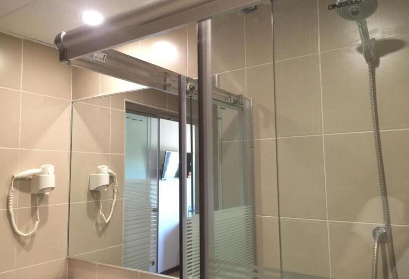 غرفة إدارية مطلة على البحر, Check Inn Hotel Tawau