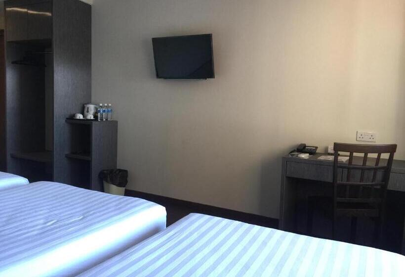 수피리어 트리플 룸, Check Inn Hotel Tawau