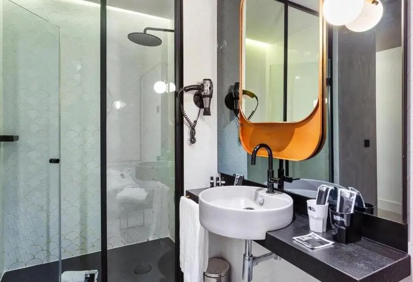 Superior-huone, One Shot Tabakalera House