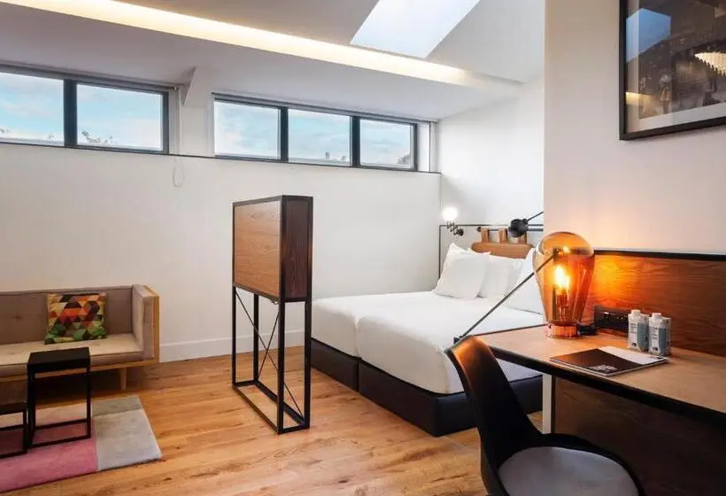 Superior-huone, One Shot Tabakalera House