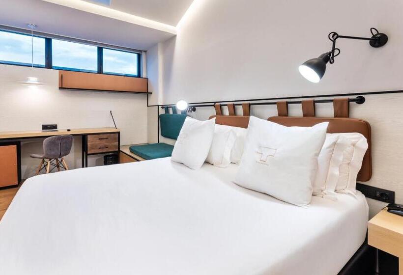 غرفة قياسية فردية, One Shot Tabakalera House