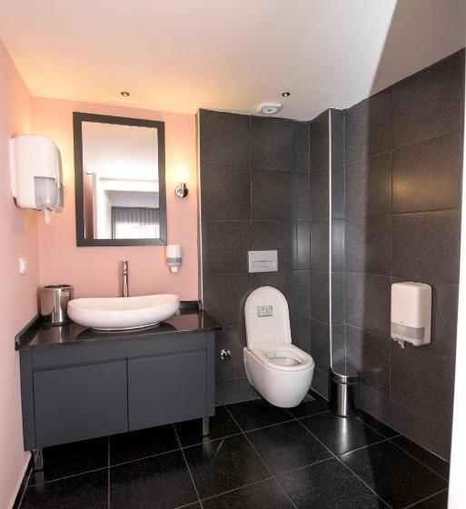 סוויטה דלוקס, Sakura Hostel & Pub