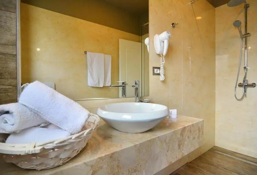 Perhehuone, Sandy Beach Resort