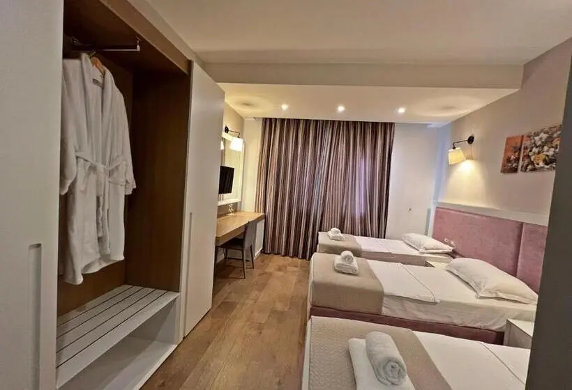 Perhehuone, Sandy Beach Resort