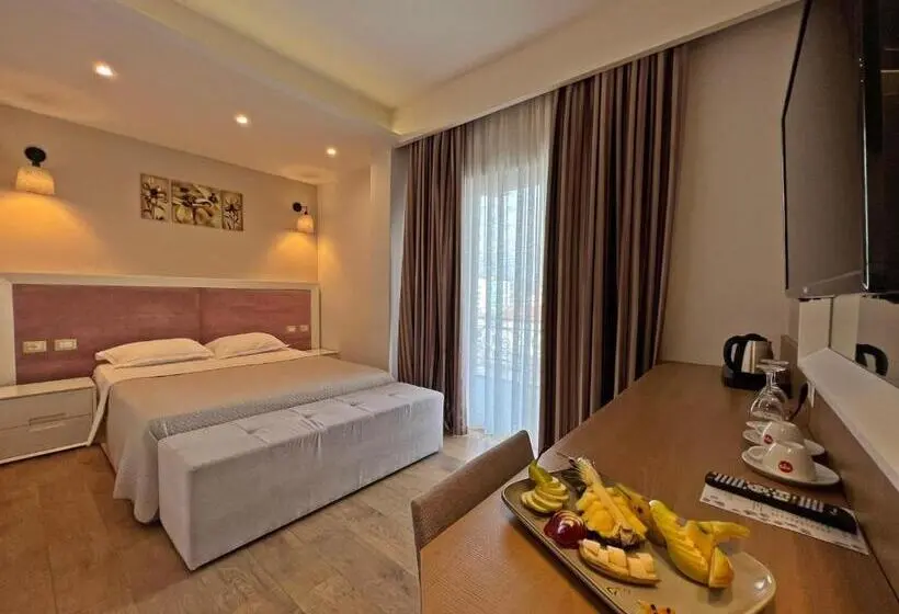 Perhehuone, Sandy Beach Resort