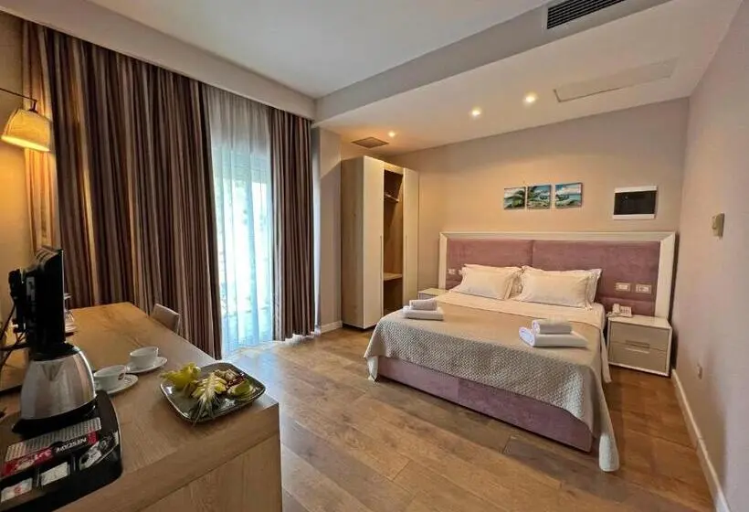 Perhehuone, Sandy Beach Resort
