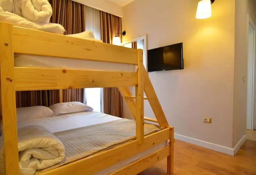Perhehuone, Sandy Beach Resort
