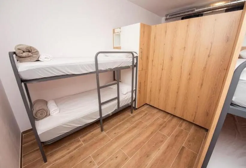 ルームシェアのワンベッド, Albergue Talieiro