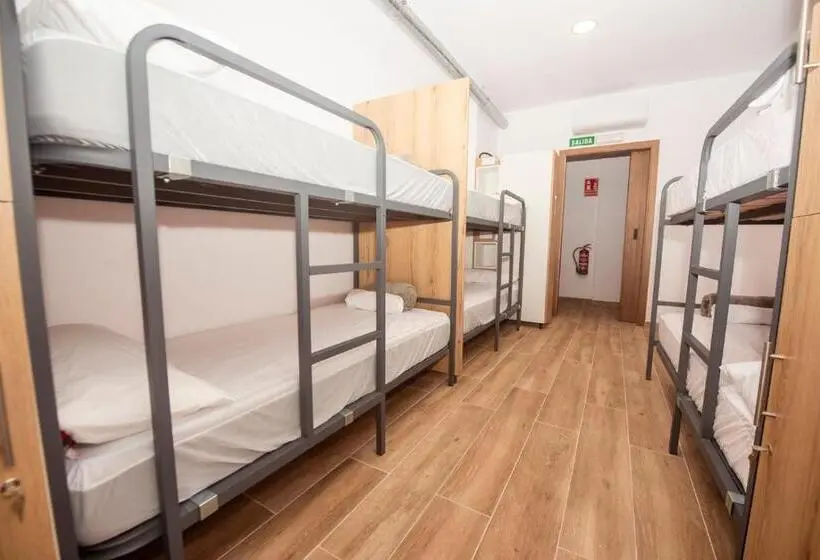 ルームシェアのワンベッド, Albergue Talieiro