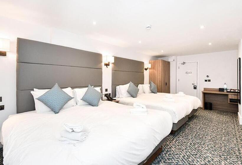 اتاق خانوادگی, The Chapter   The J Hyde Park