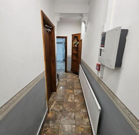 Номер Стандарт Совместная Ванная, Affordable Rooms With Kitchen Near Station Overnight Free Parking 6pm To 8am