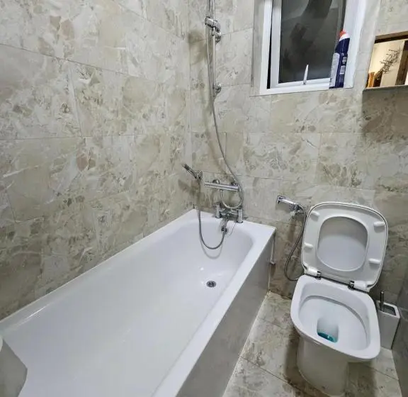 バス共有のスタンダードルーム, Affordable Rooms With Kitchen Near Station Overnight Free Parking 6pm To 8am