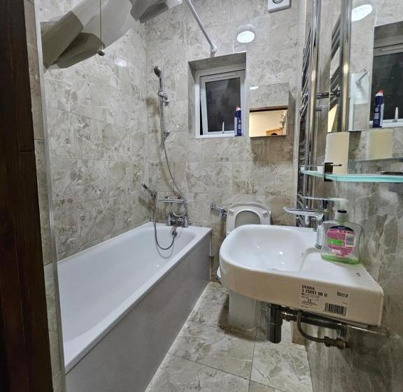 Номер Стандарт Совместная Ванная, Affordable Rooms With Kitchen Near Station Overnight Free Parking 6pm To 8am
