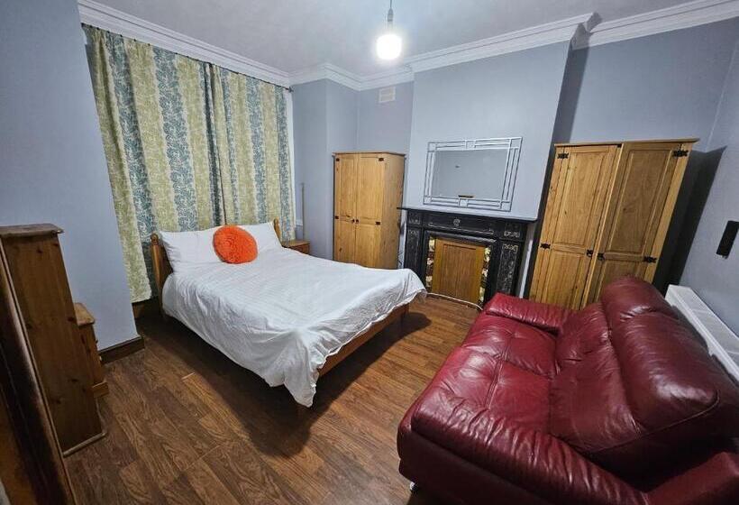 Номер Стандарт Совместная Ванная, Affordable Rooms With Kitchen Near Station Overnight Free Parking 6pm To 8am