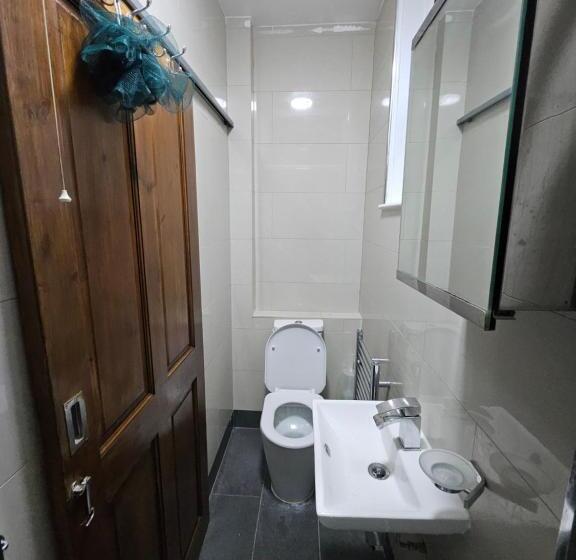 Номер Стандарт Индивидуальный Совместная Ванная, Affordable Rooms With Kitchen Near Station Overnight Free Parking 6pm To 8am