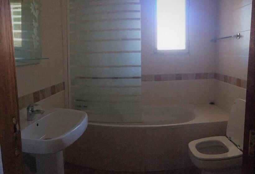 اتاق استاندارد با سرویس بهداشتی مشترک, Quinta Shangri La