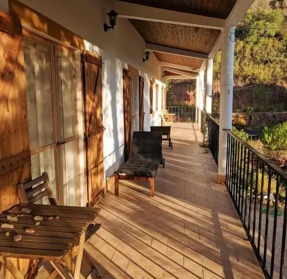 バスルーム共有のトリプルスタンダード, Quinta Shangri La