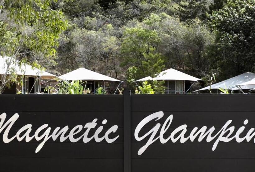 キングサイズベッドのスイートルーム, Magnetic Glamping Tent 9