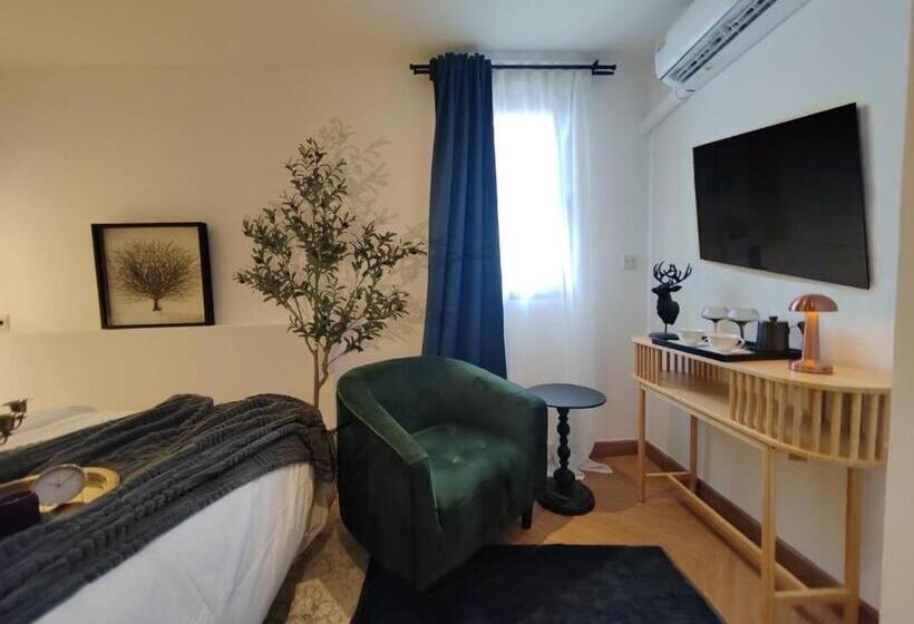 اتاق لوکس, The Motuga Hostel Bangkok