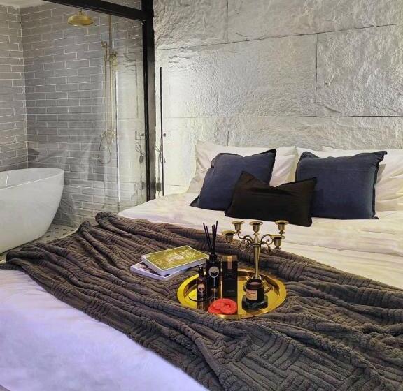 اتاق لوکس, The Motuga Hostel Bangkok