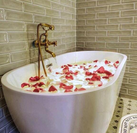 اتاق لوکس, The Motuga Hostel Bangkok