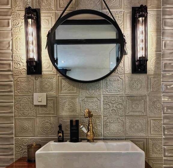 اتاق لوکس, The Motuga Hostel Bangkok