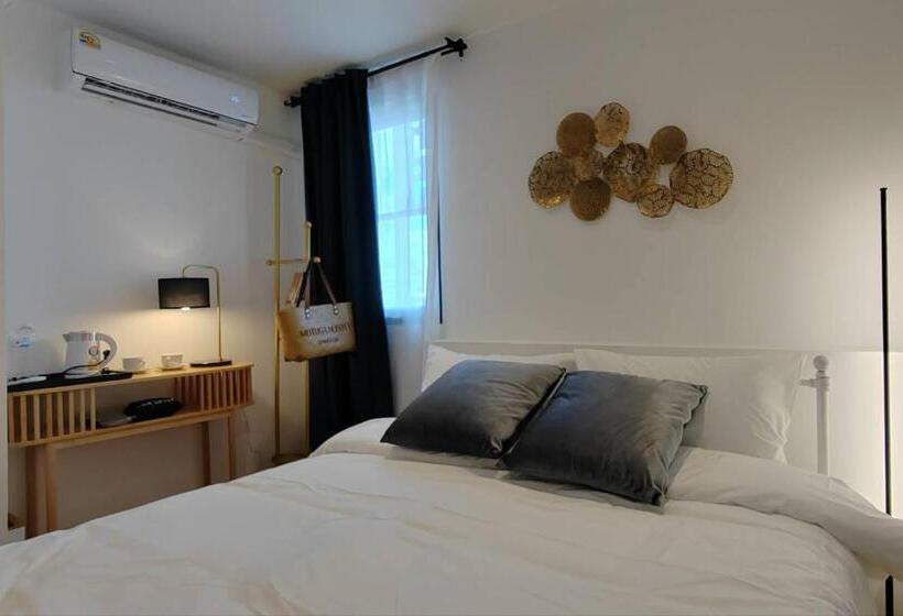 اتاق سوپریور, The Motuga Hostel Bangkok