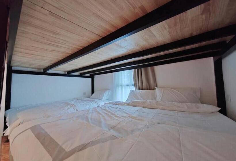 اتاق خانوادگی با سرویس بهداشتی مشترک, The Motuga Hostel Bangkok