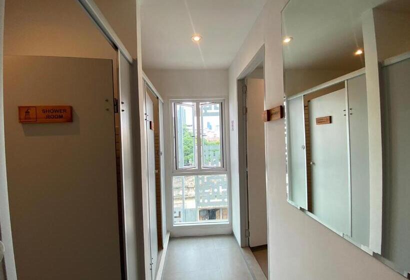 اتاق خانوادگی با سرویس بهداشتی مشترک, The Motuga Hostel Bangkok