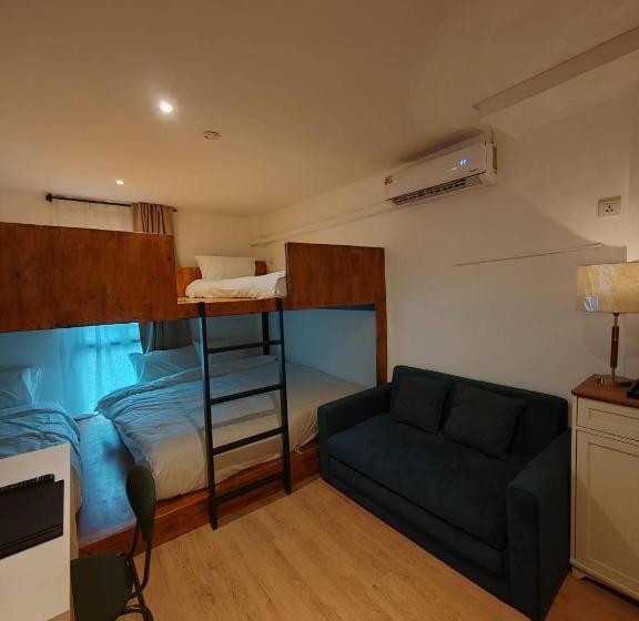 اتاق خانوادگی, The Motuga Hostel Bangkok