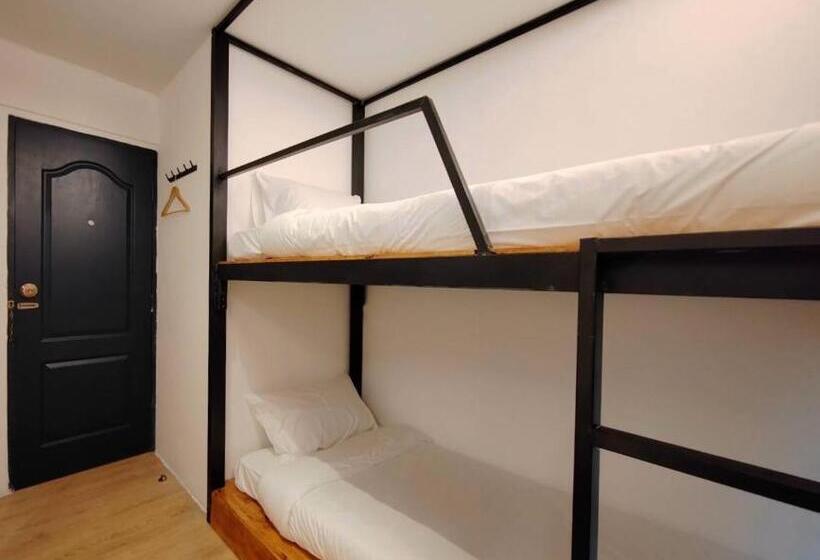 اتاق استاندارد با سرویس بهداشتی مشترک, The Motuga Hostel Bangkok