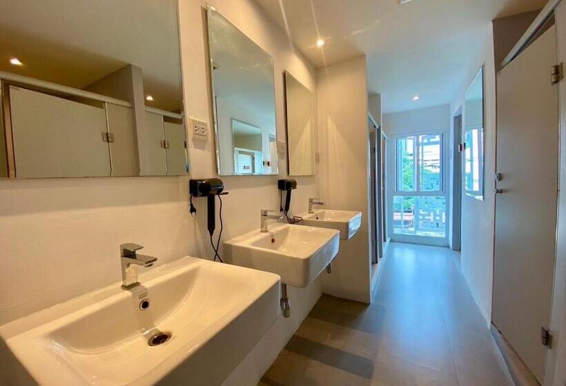 تختخواب در اتاق مشترک, The Motuga Hostel Bangkok