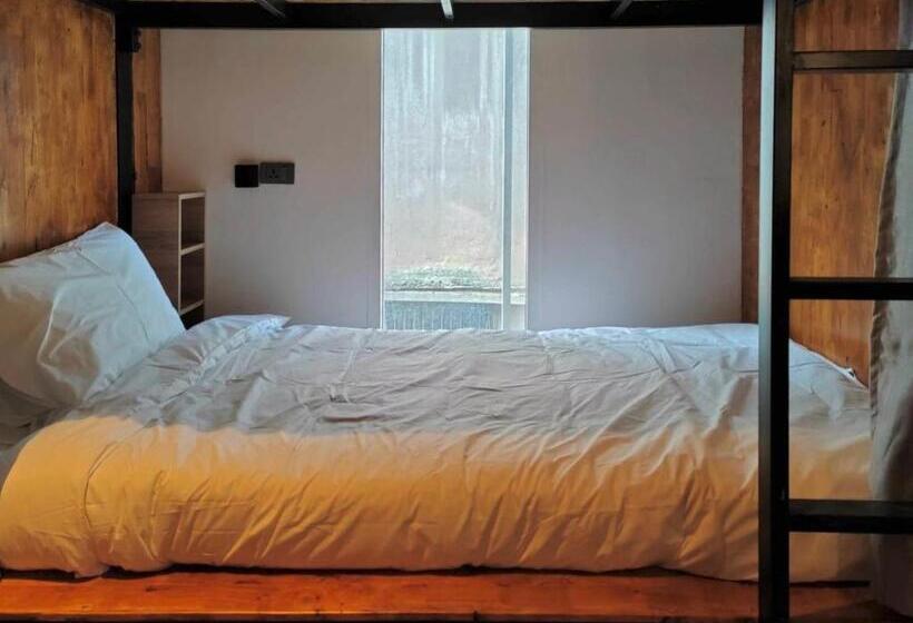 تختخواب در اتاق مشترک, The Motuga Hostel Bangkok