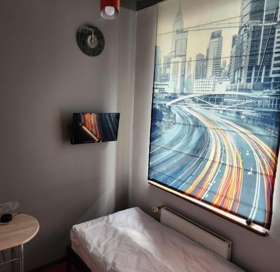 اتاق استاندارد یک نفره, Fire Station Hostel