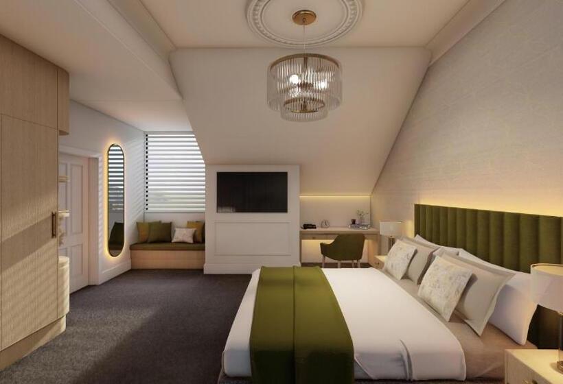 디럭스 룸 킹사이즈 침대, The Clements